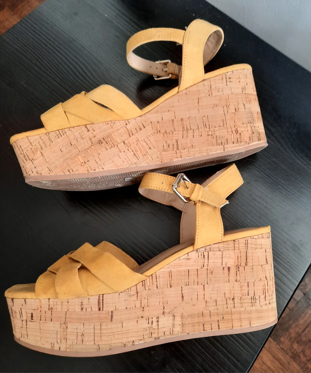 sandals and Women's handbag image indicator(3)