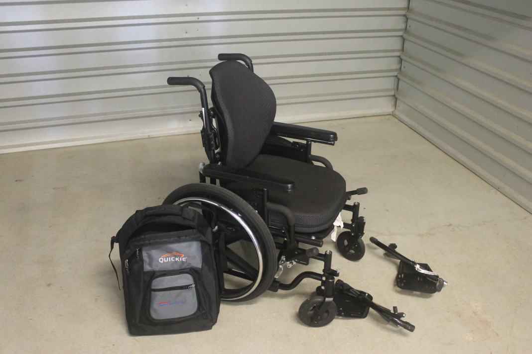Manual lightweight wheelchair - photo 2