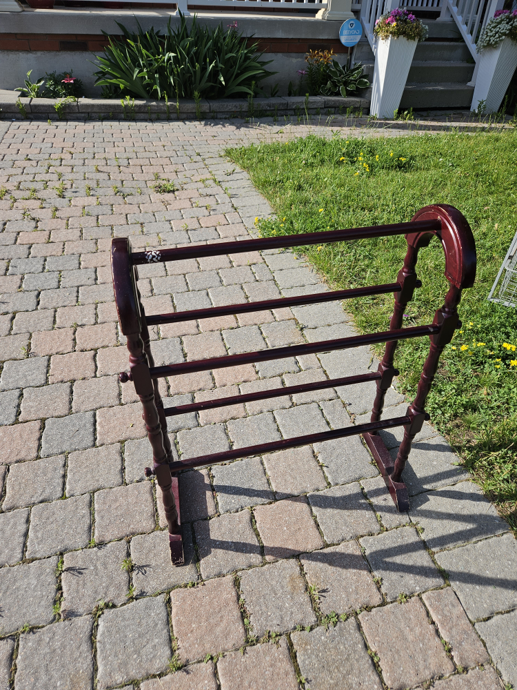 clothes rack 