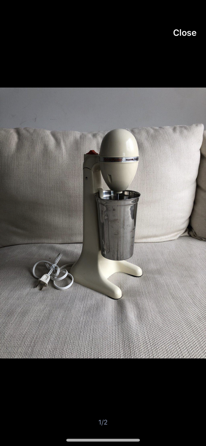 Milk shaker blender with a metal container image indicator(2)