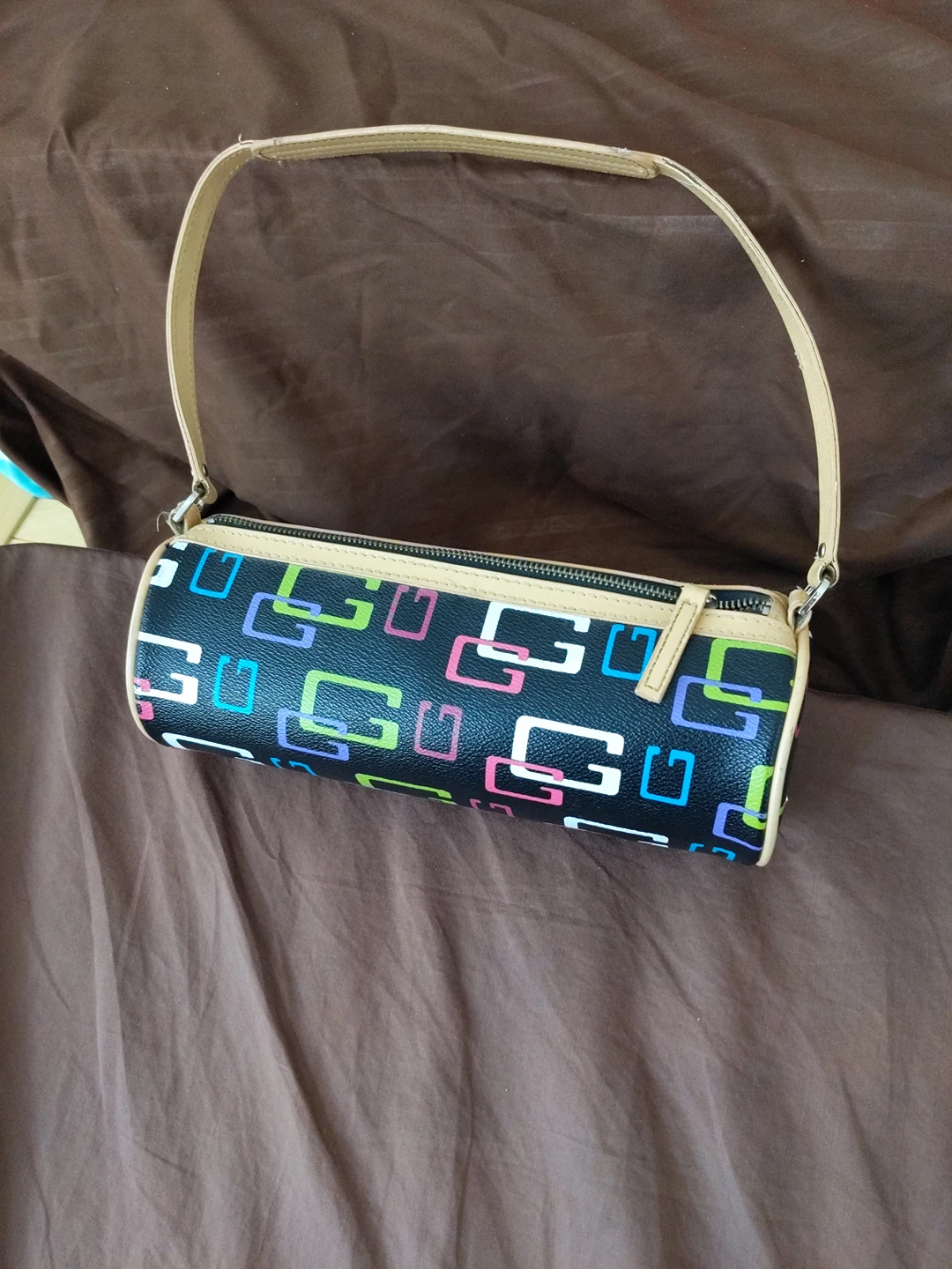 GUESS U.S.A Black Small Purse with Colour G image indicator(2)