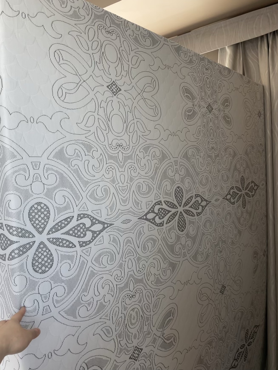 99% New Queen size mattress (half year only)