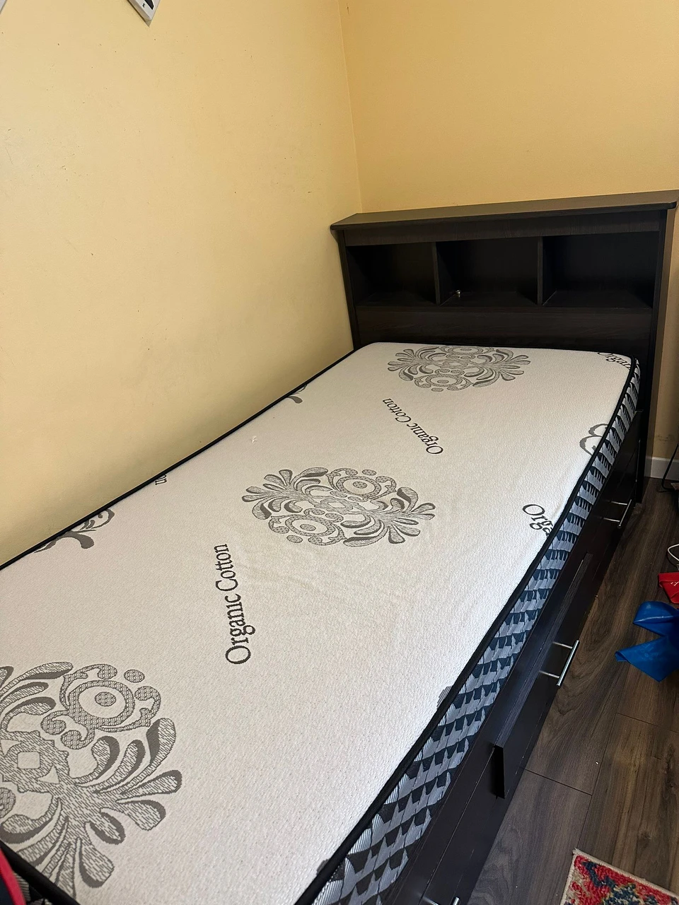 2 twin beds with mattresses - photo 2
