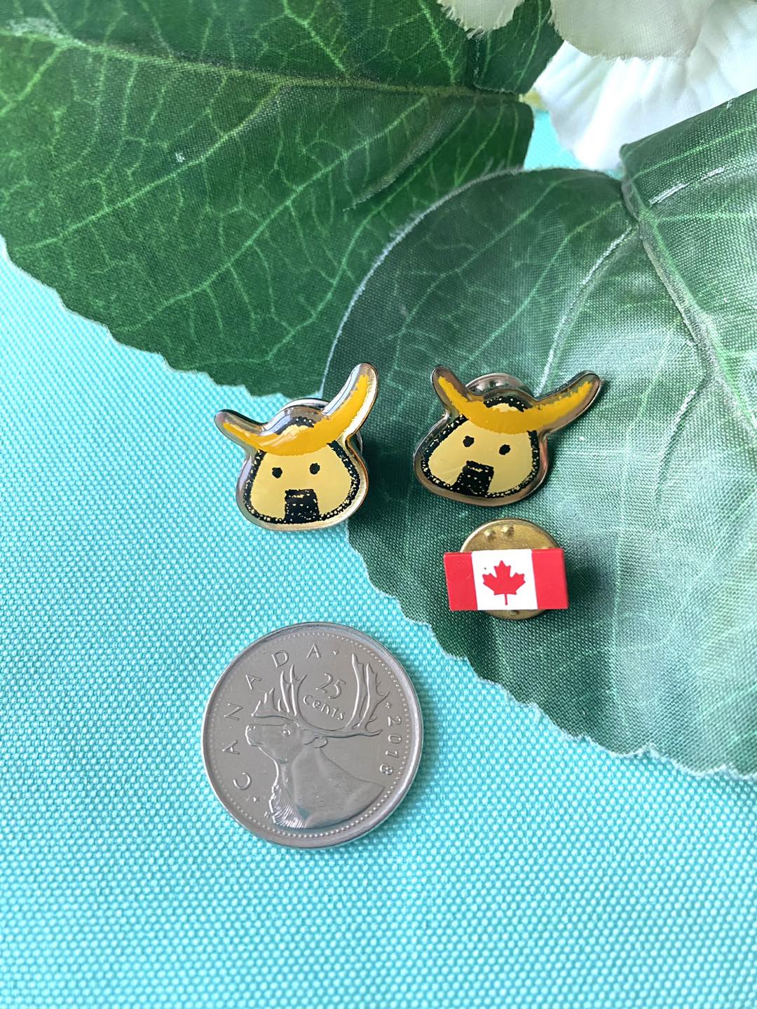 3 pins (2 Japanese pins and 1 Canadian flag pin.) image indicator(2)