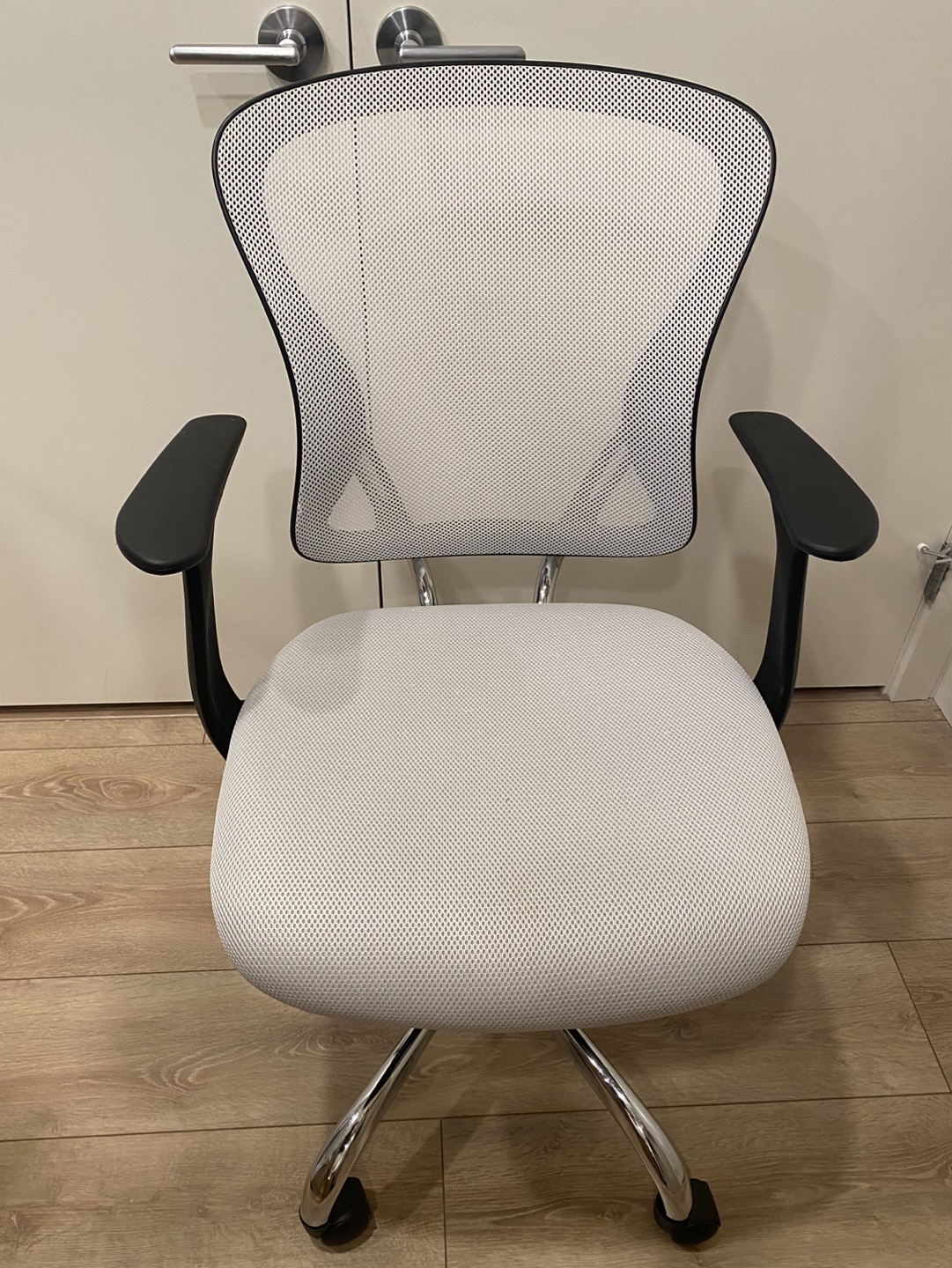 Meah office chair - white