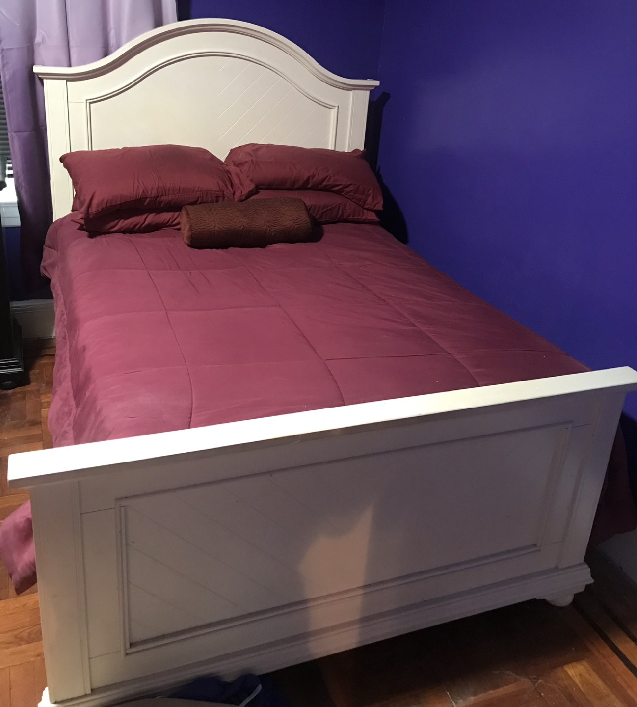 White full size bed - photo 2