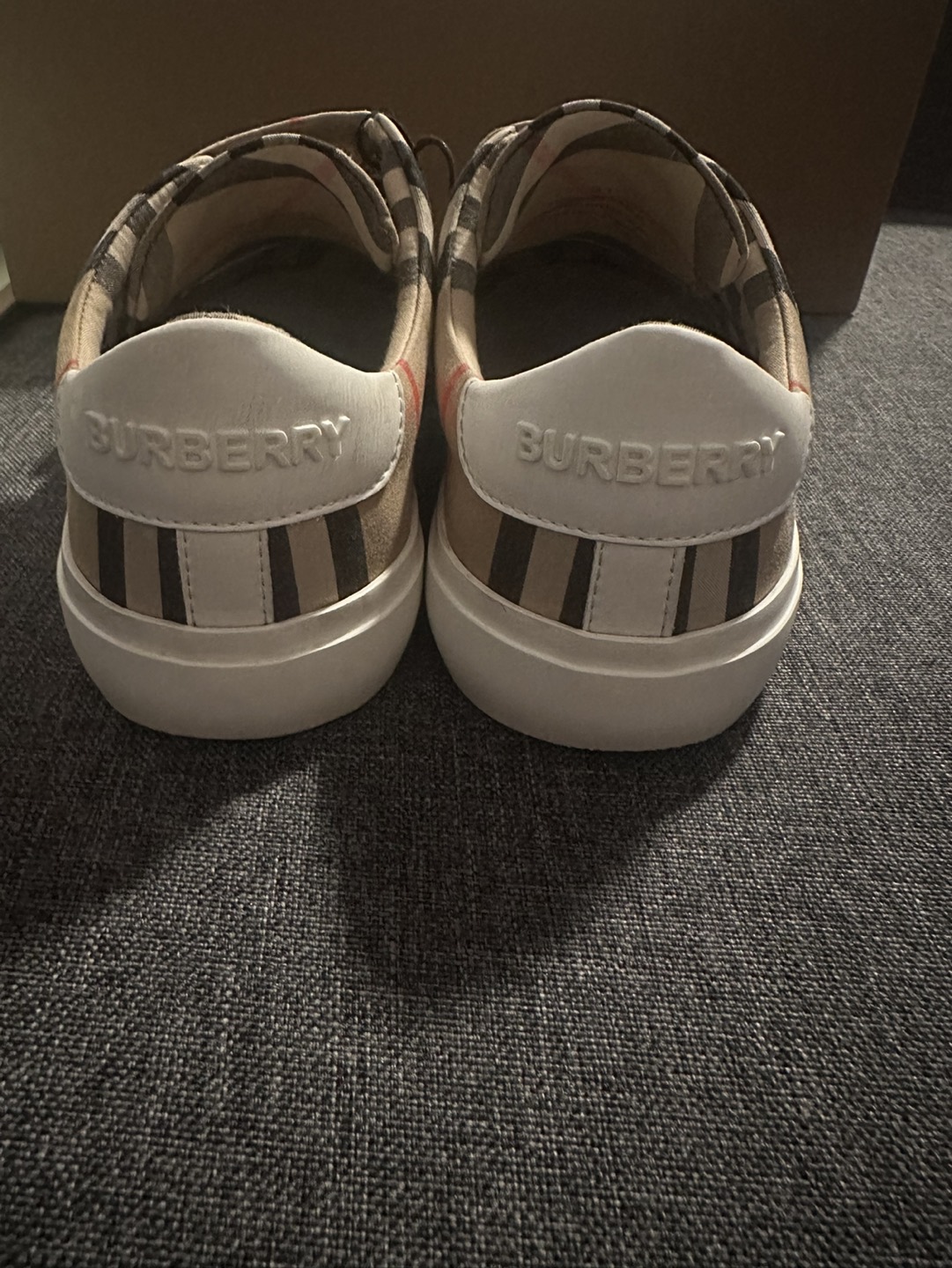Kids Burberry Shoes, Like New! - photo 3