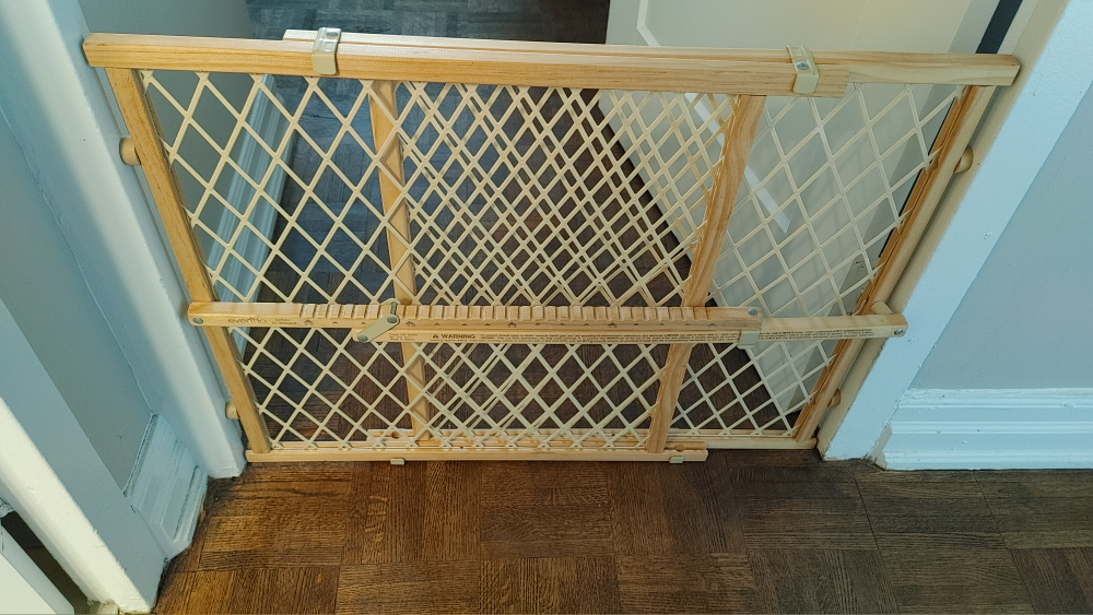 MOVING SALE! Evenflow doorway safety gate thumbnail