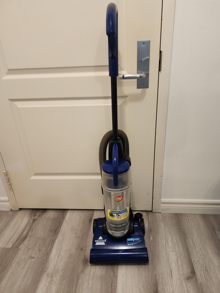 Bissell 3130 Easy Vac LIGHTWEIGHT BAGLESS VACUUM!  thumbnail