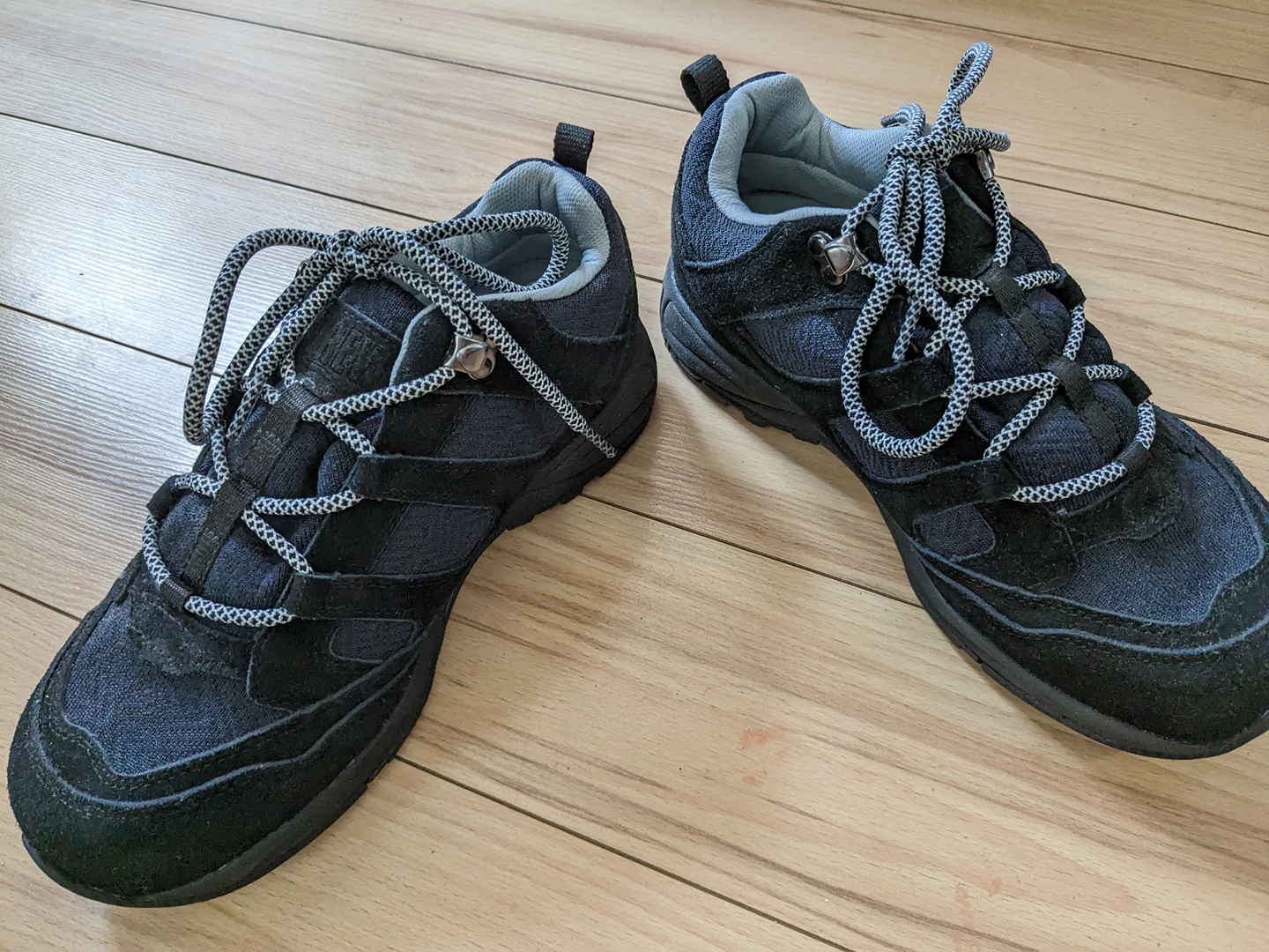 Hiking shoes - women (Waterproof) thumbnail