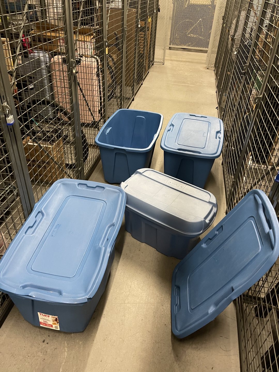 4 large storage Tupperware moving box bins thumbnail