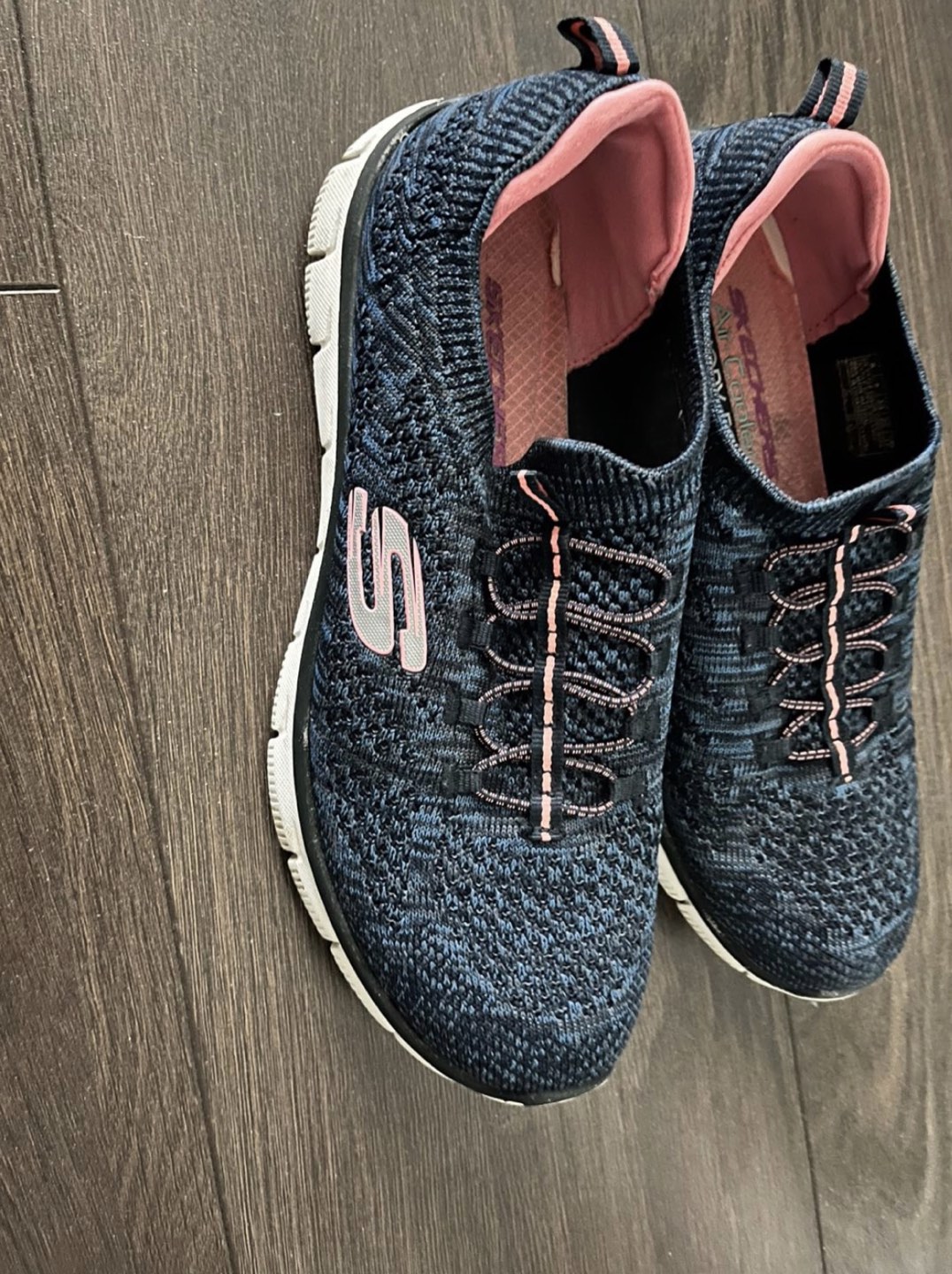 Skechers memory foam shoes thumbnail