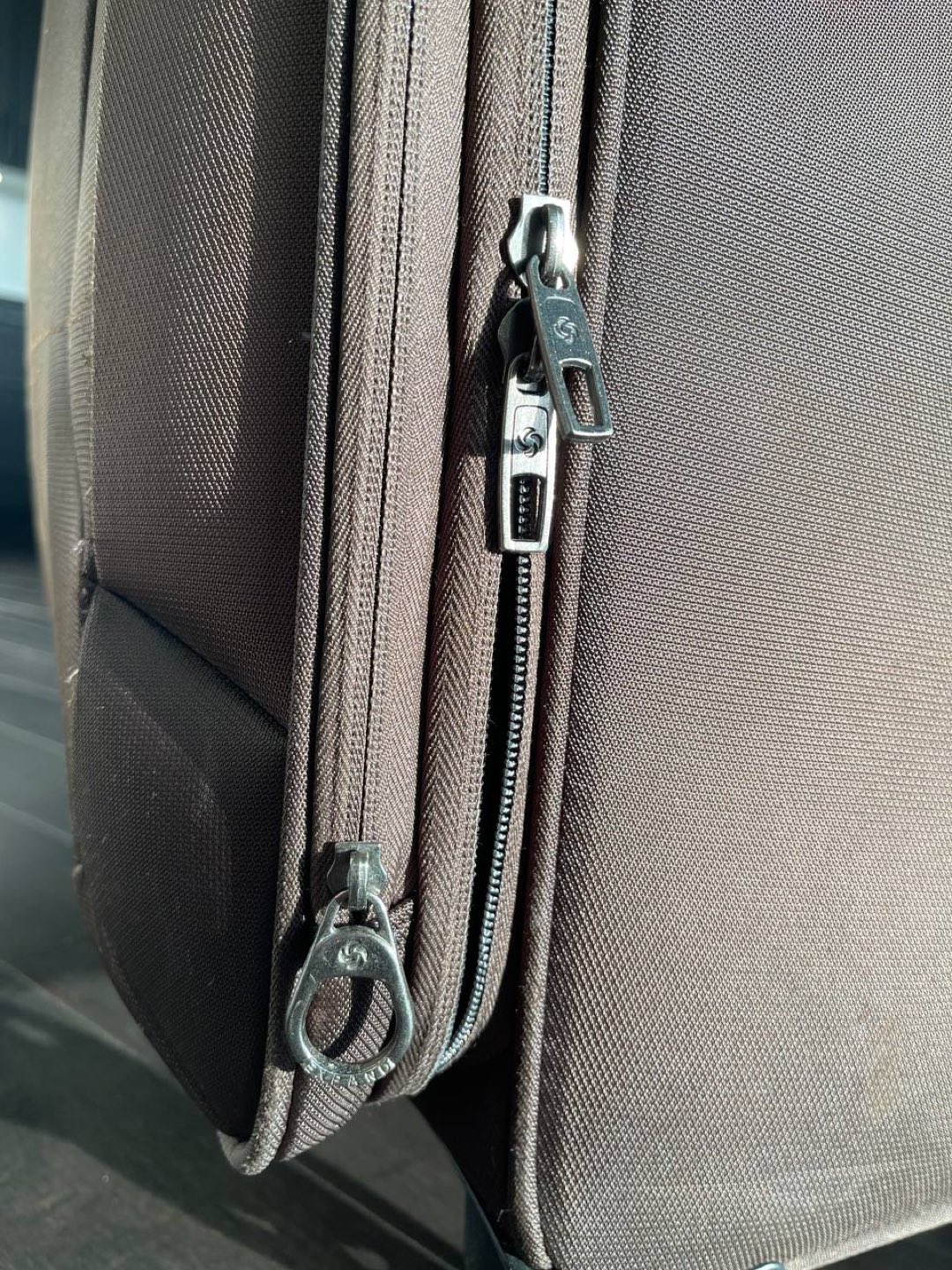 Samsonite Suite Case with Extender image indicator(3)