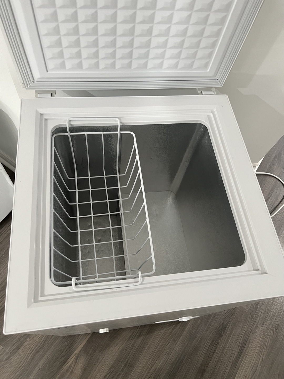 Haier 3.5 cu. ft. Chest Freezer (Used) - photo 3