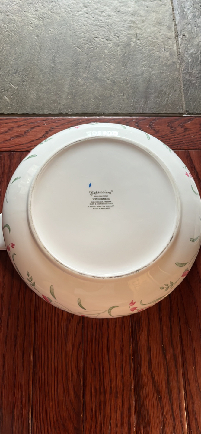 Round Covered Veg Bowl Windermere Expressions Royal Doulton. image indicator(3)