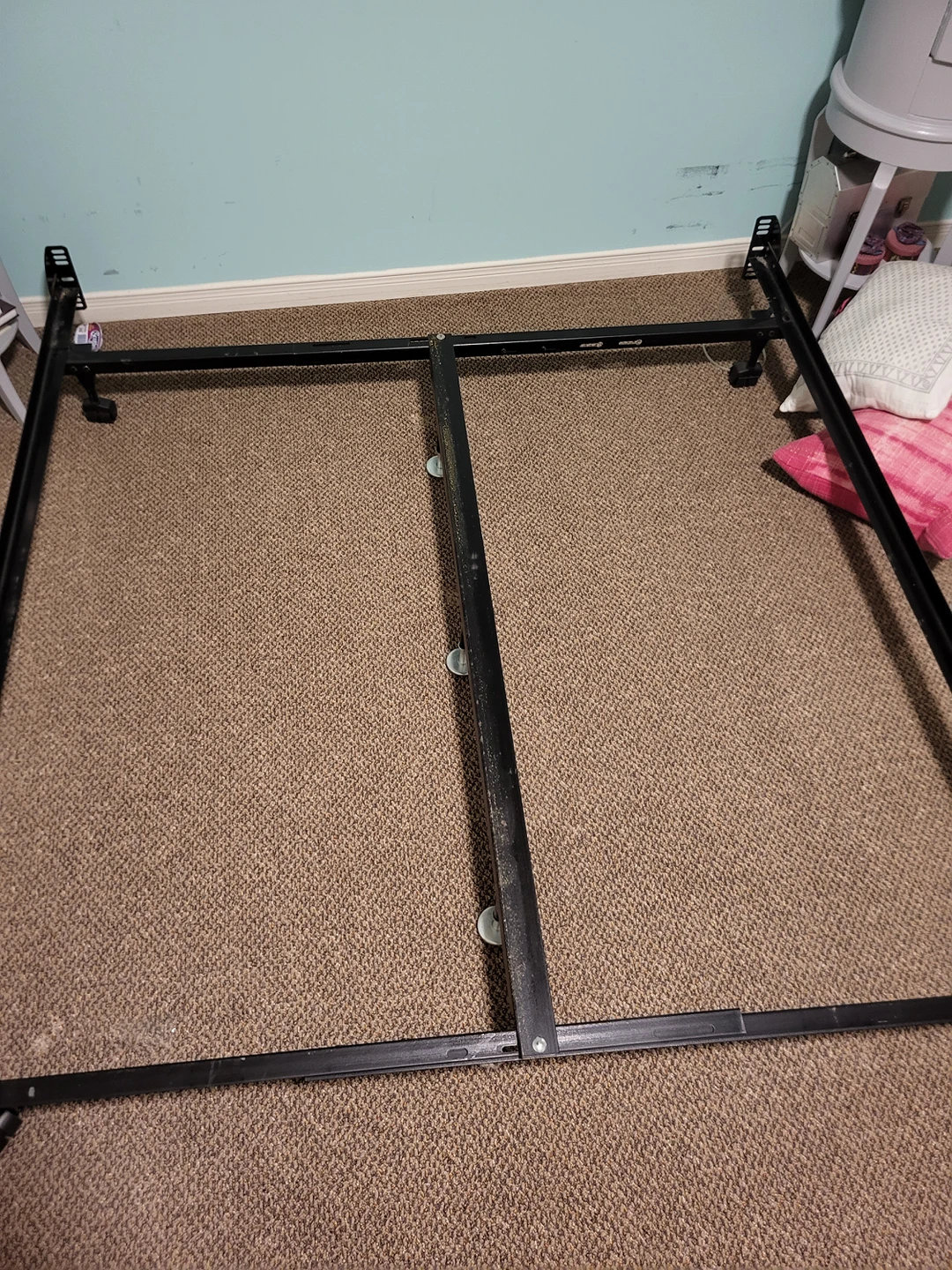 Queen bed frame - photo 2