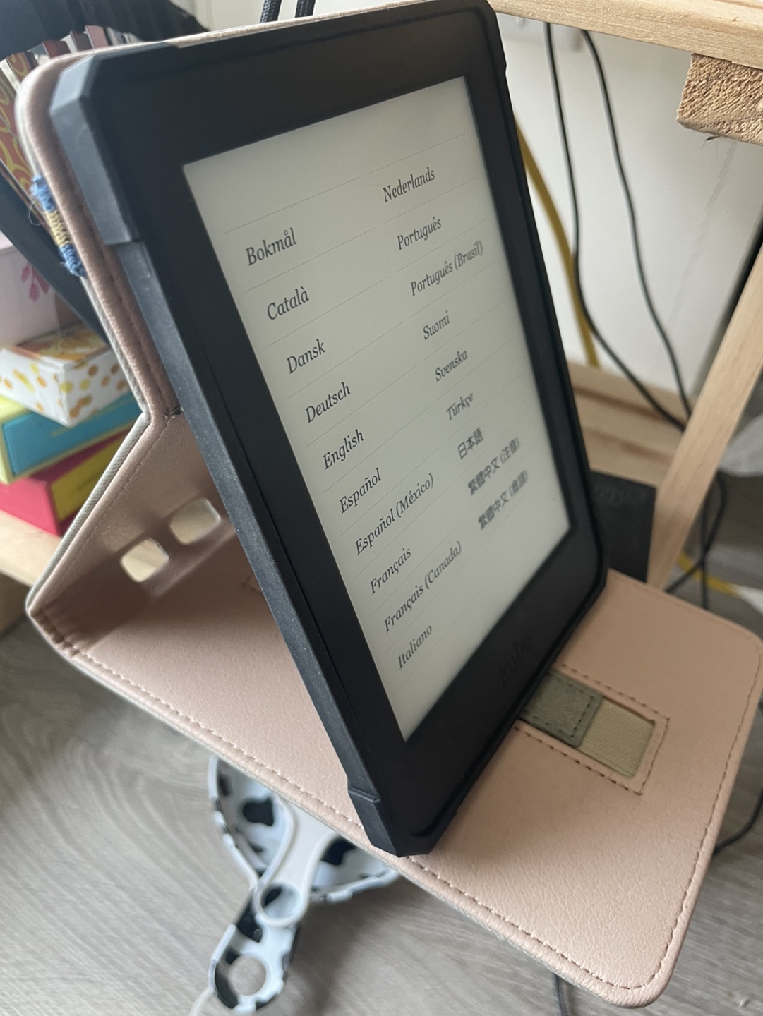 Kobo Nia eReader 8GB With SleepCover Case image indicator(3)