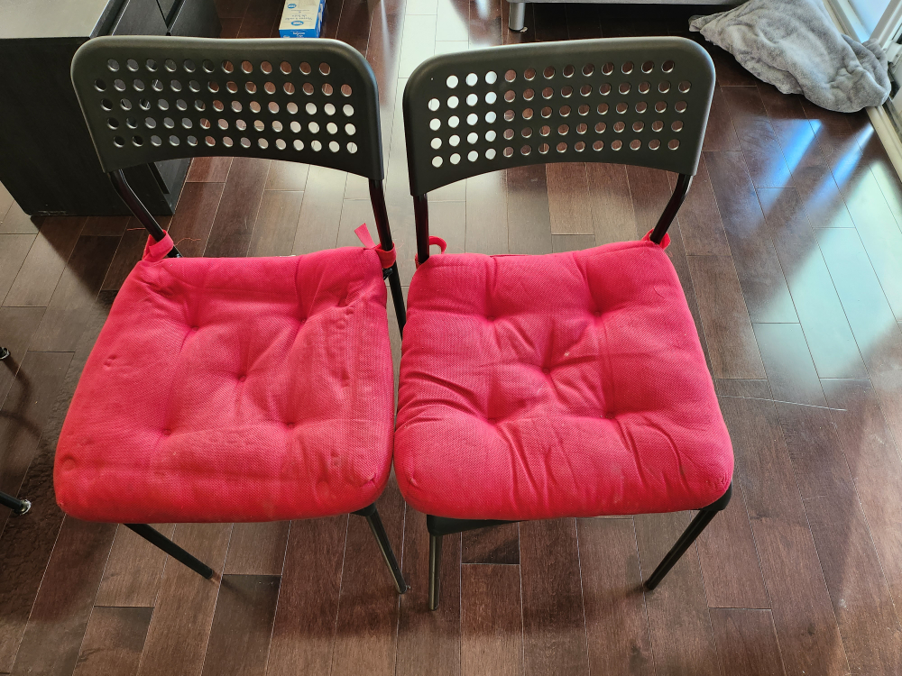IKEA table + 2 chairs - photo 2