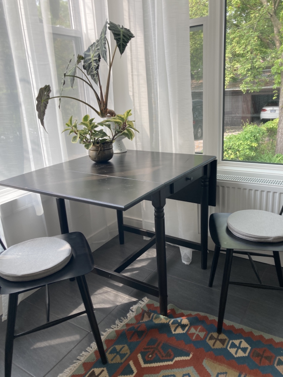Dining table, drop leaf