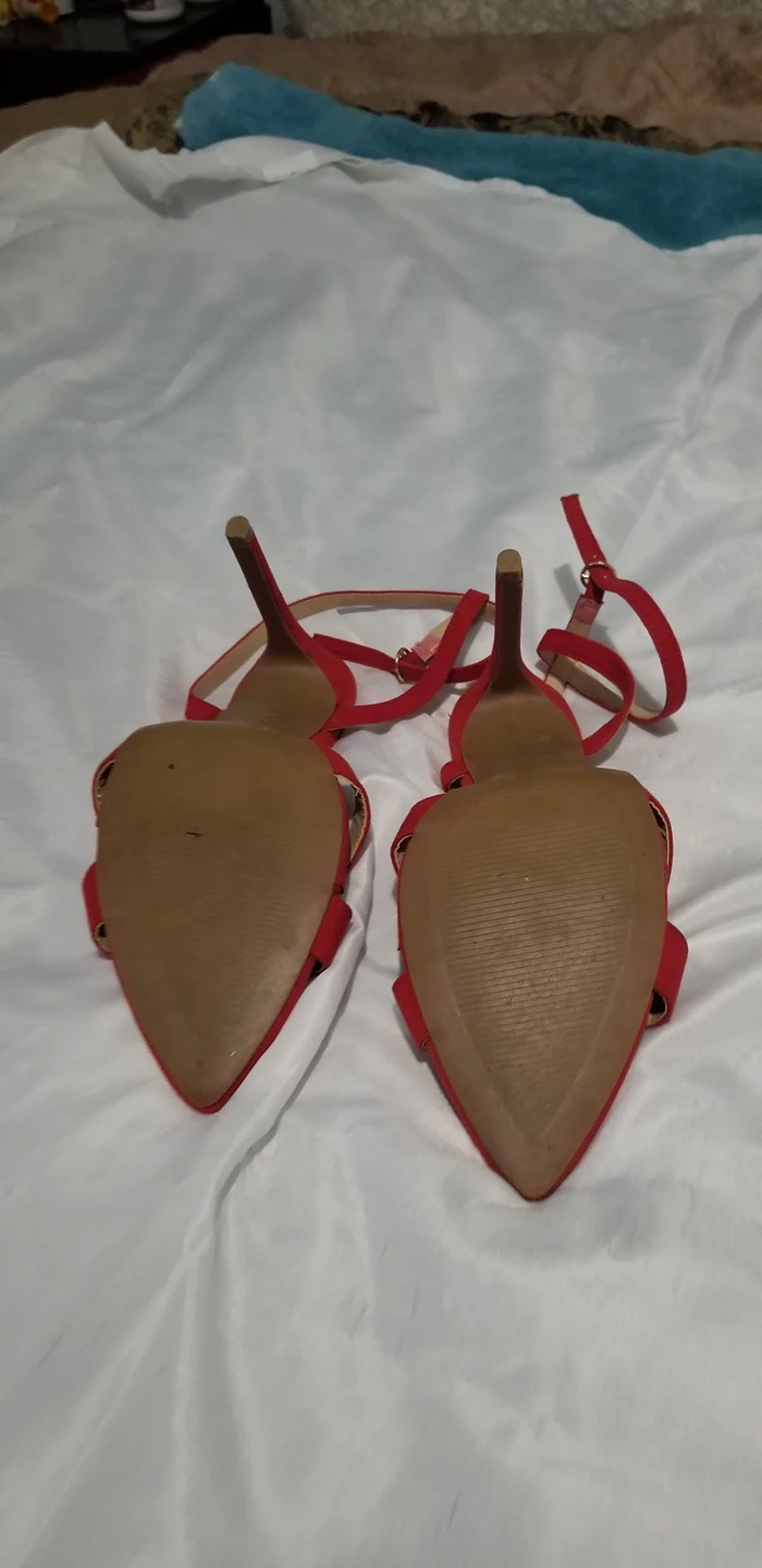 red shoes image indicator(4)