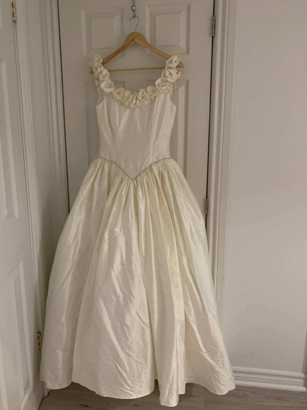 Silk Wedding Gown/Roses and Pearls  - Veil/Gloves/Purse Included