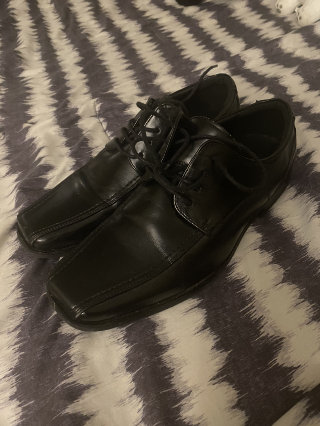 Dress shoes thumbnail