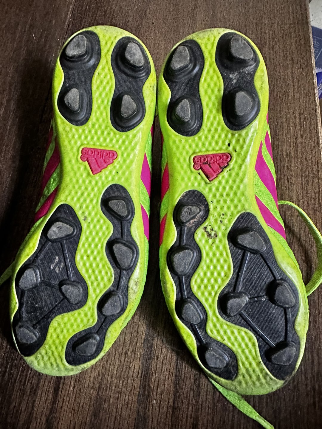 Soccer cleats s. 2 image indicator(2)