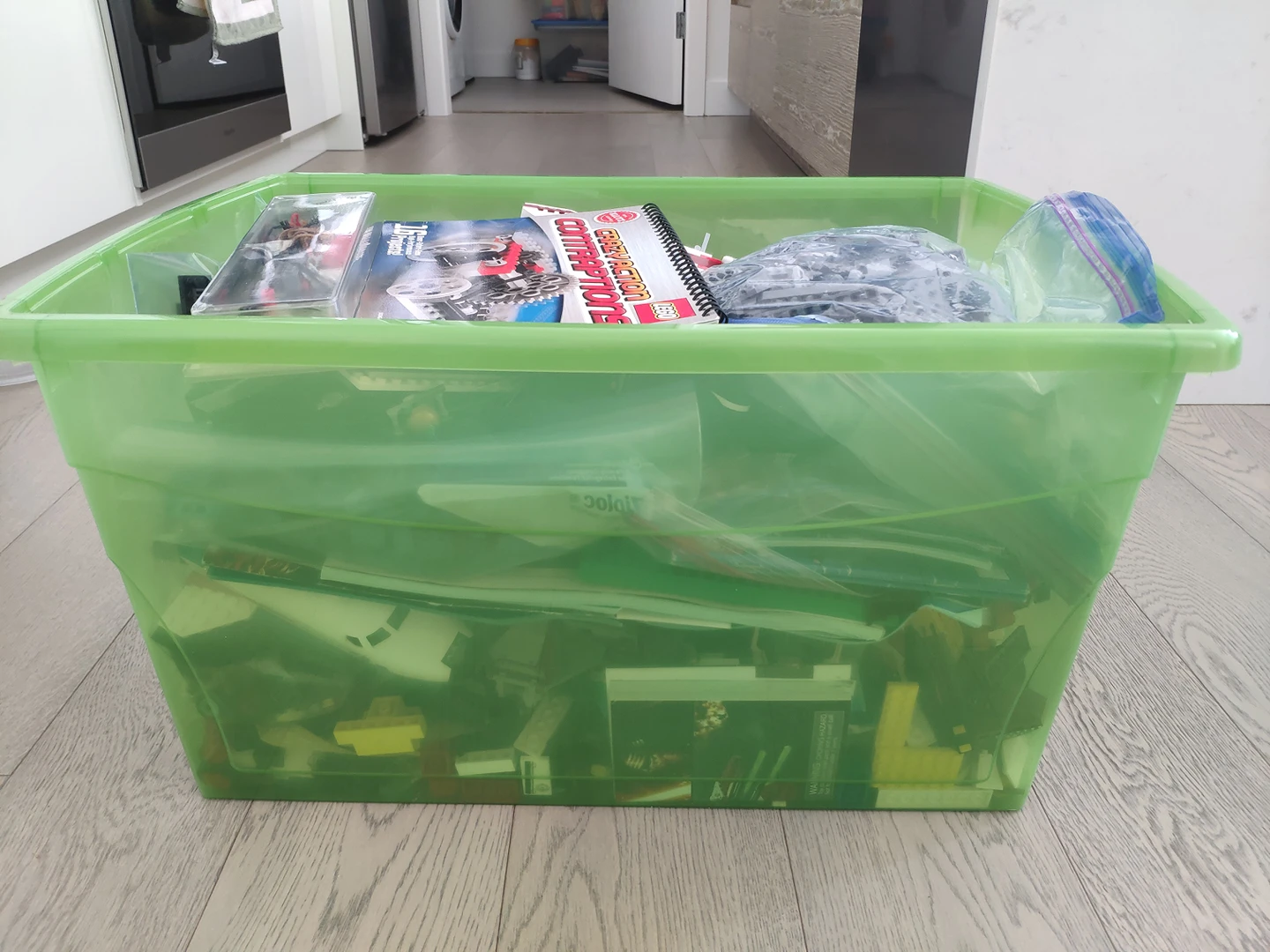 Lego 18 sets together in 1 bin - photo 2