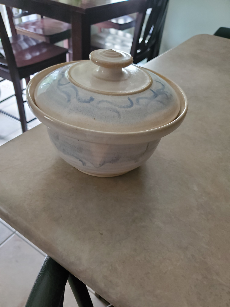 Small covered dish #freecycle thumbnail