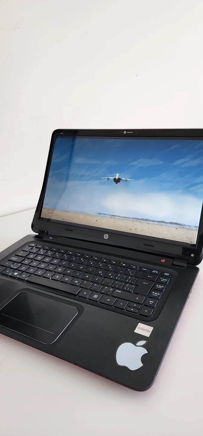 Hp sleekbook 15.6 inch 8GB ram (broken left hinge) image indicator(3)