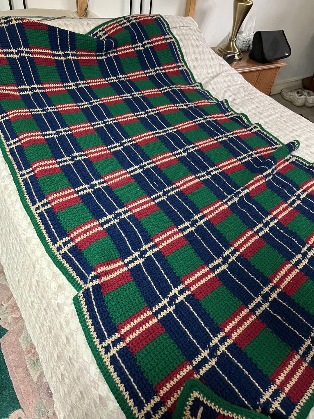 Caillou bedspread blanket with crotchet throw image indicator(4)