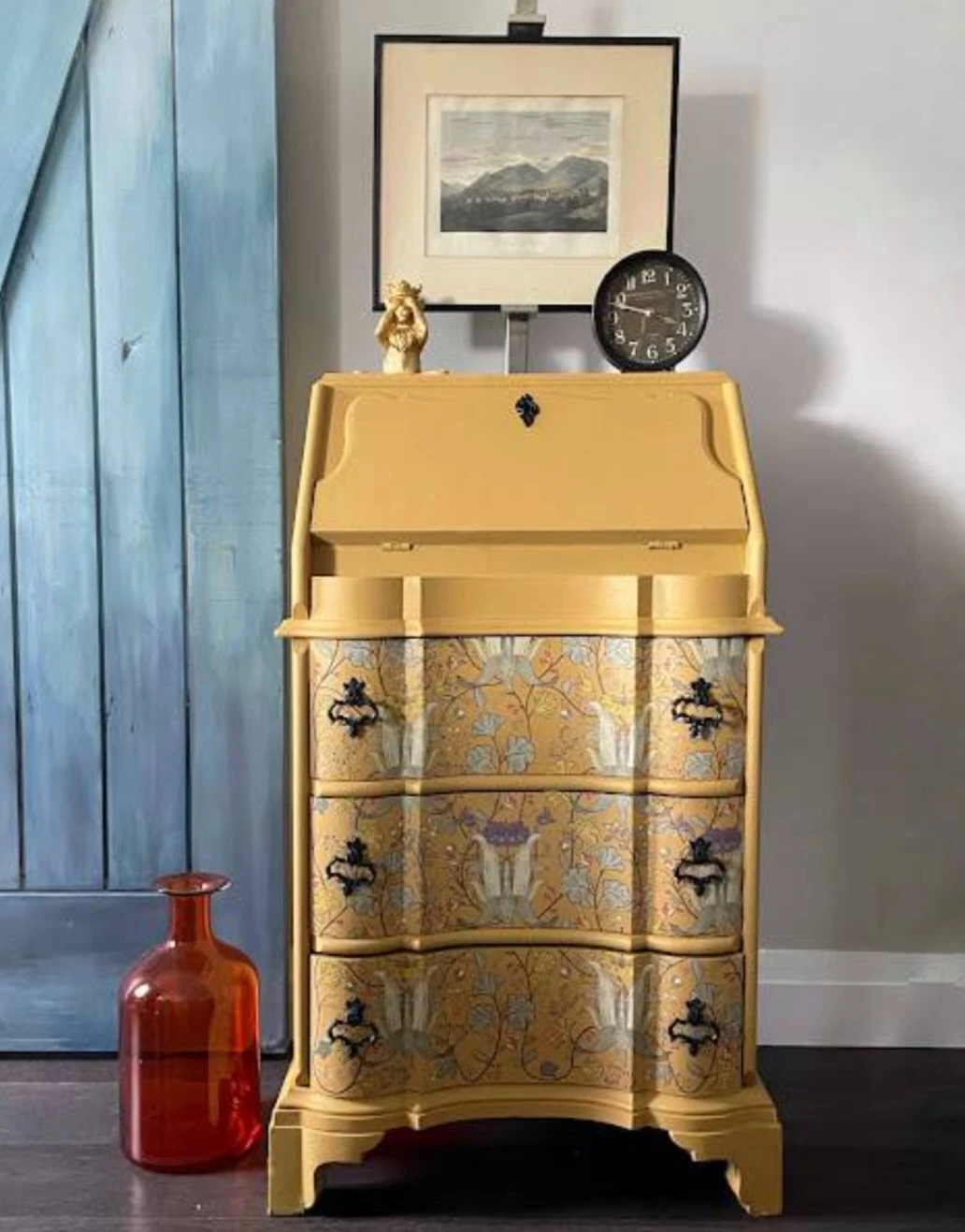 Painted secretary style desk/cabinet, - photo 2