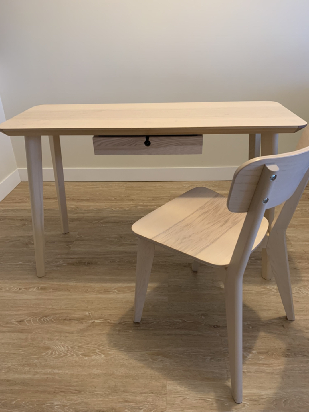 Lisabo Desk and Chair
