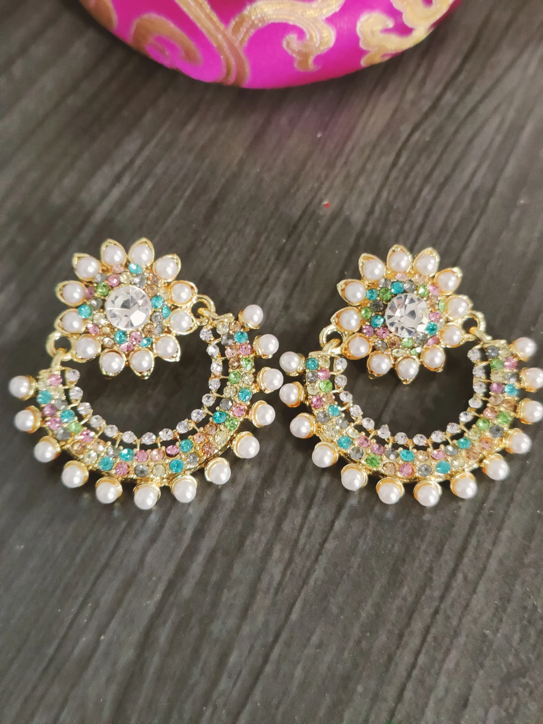 Multicolour pearl earrings with studs