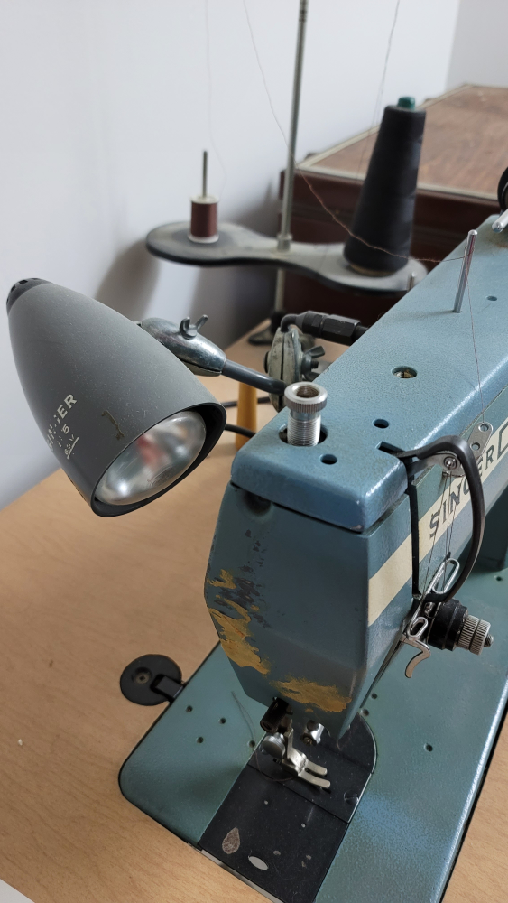 Singer 20U Industrial Sewing Machine - photo 4