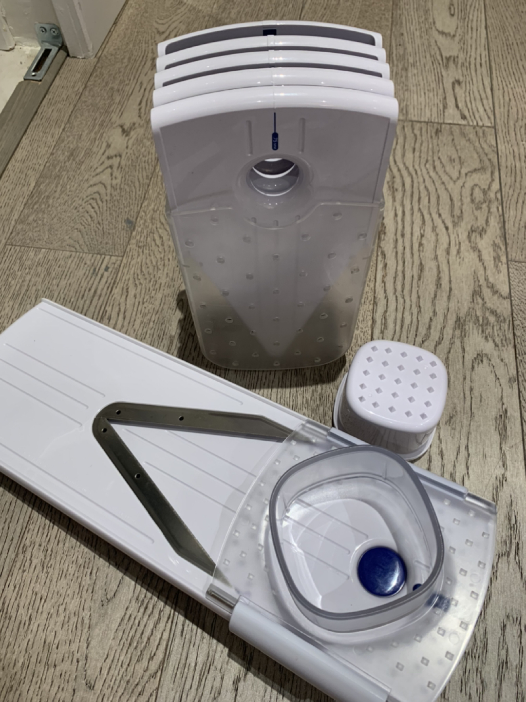 Zyliss Mandolin (with attachments) image indicator(2)