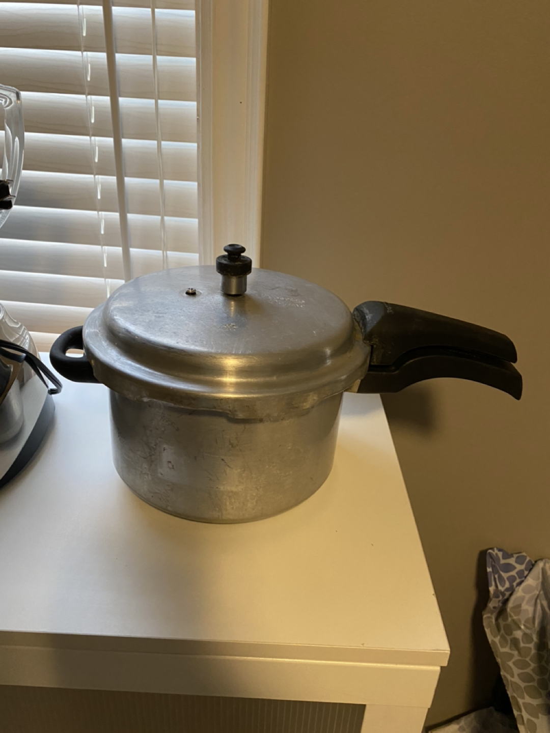 Free Indian Prestige Pressure Cooker Aluminum 4 to 5 ltr
