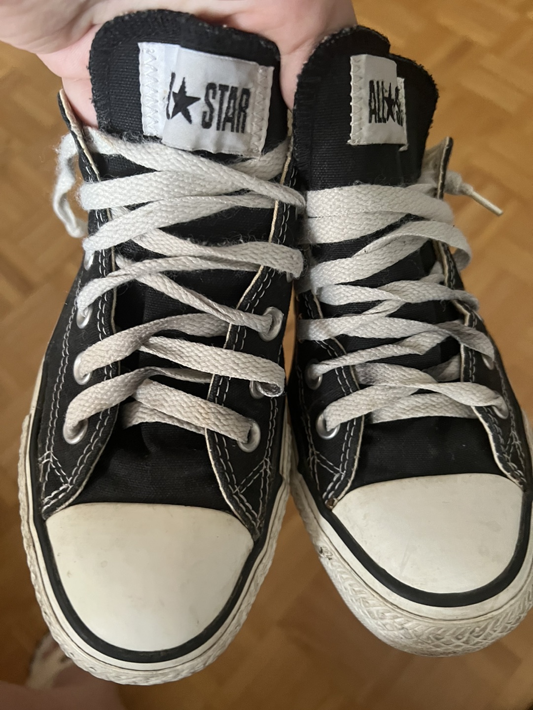 Unisex black converse shoes size 6 men 8 women thumbnail