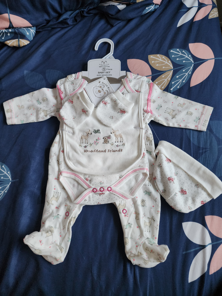 Newborn 5 piece baby set thumbnail