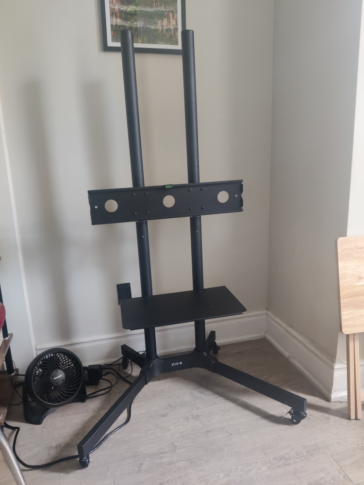 TV stand/mount with wheeks