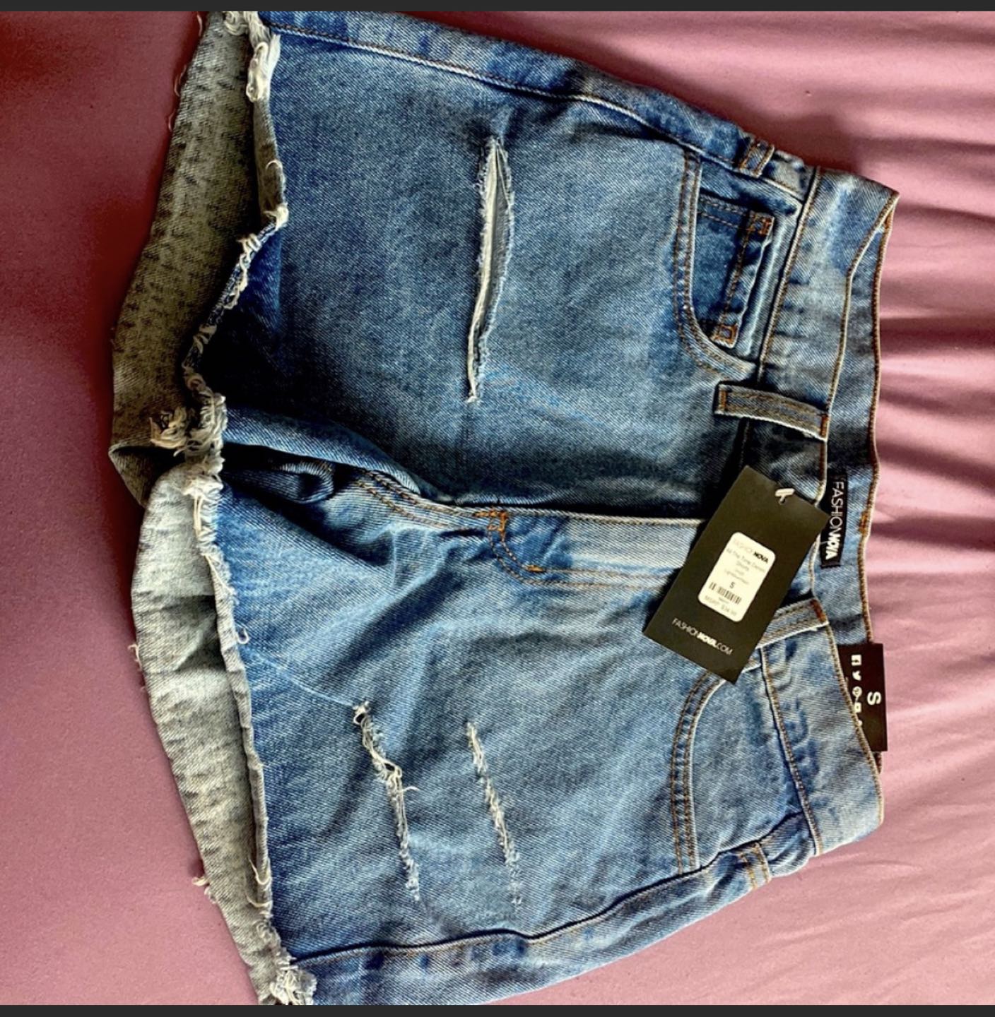 Jeans Shorts Rip in the Back