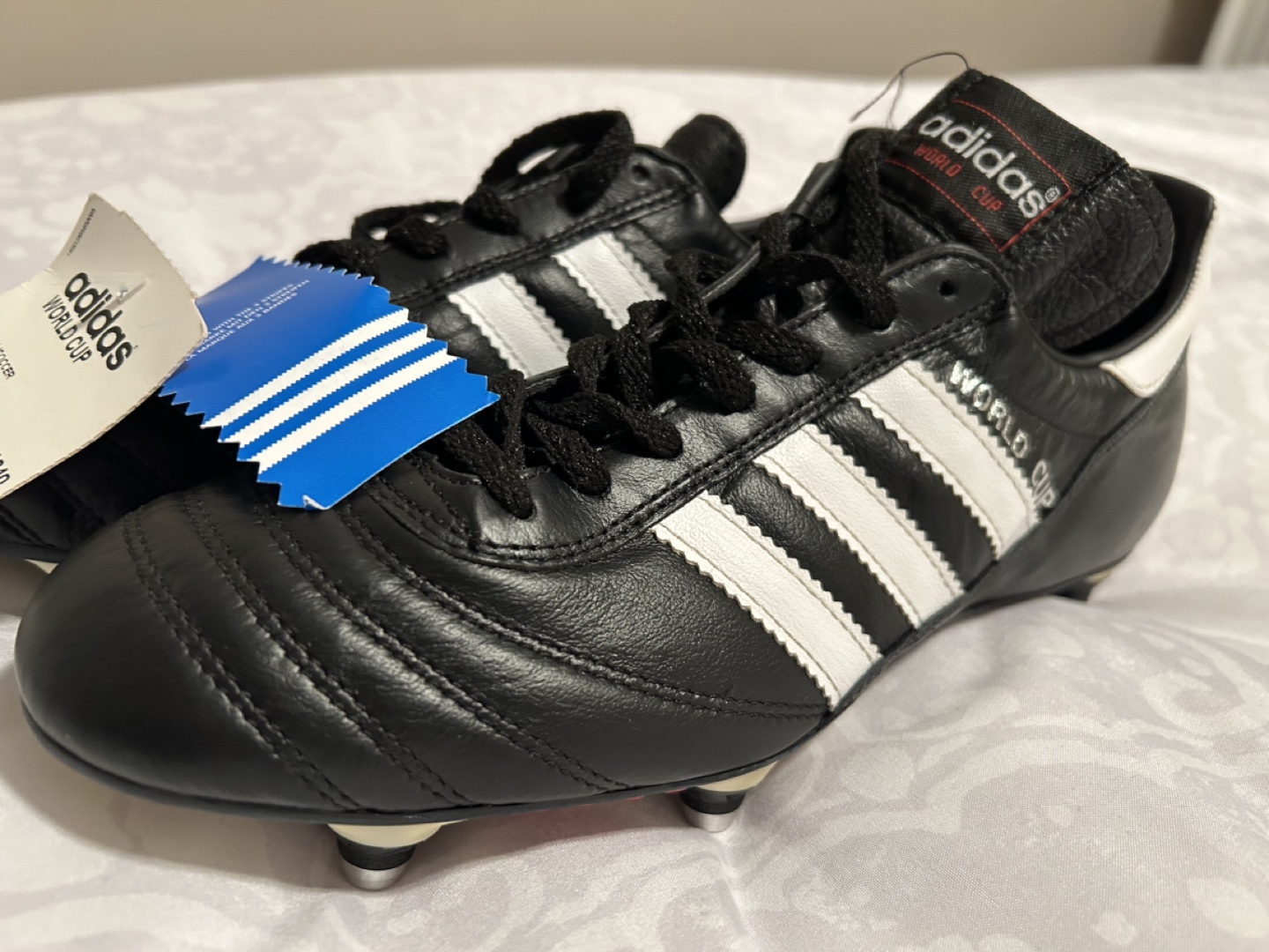 ADIDAS soccer shoes with cleats - size 7.5