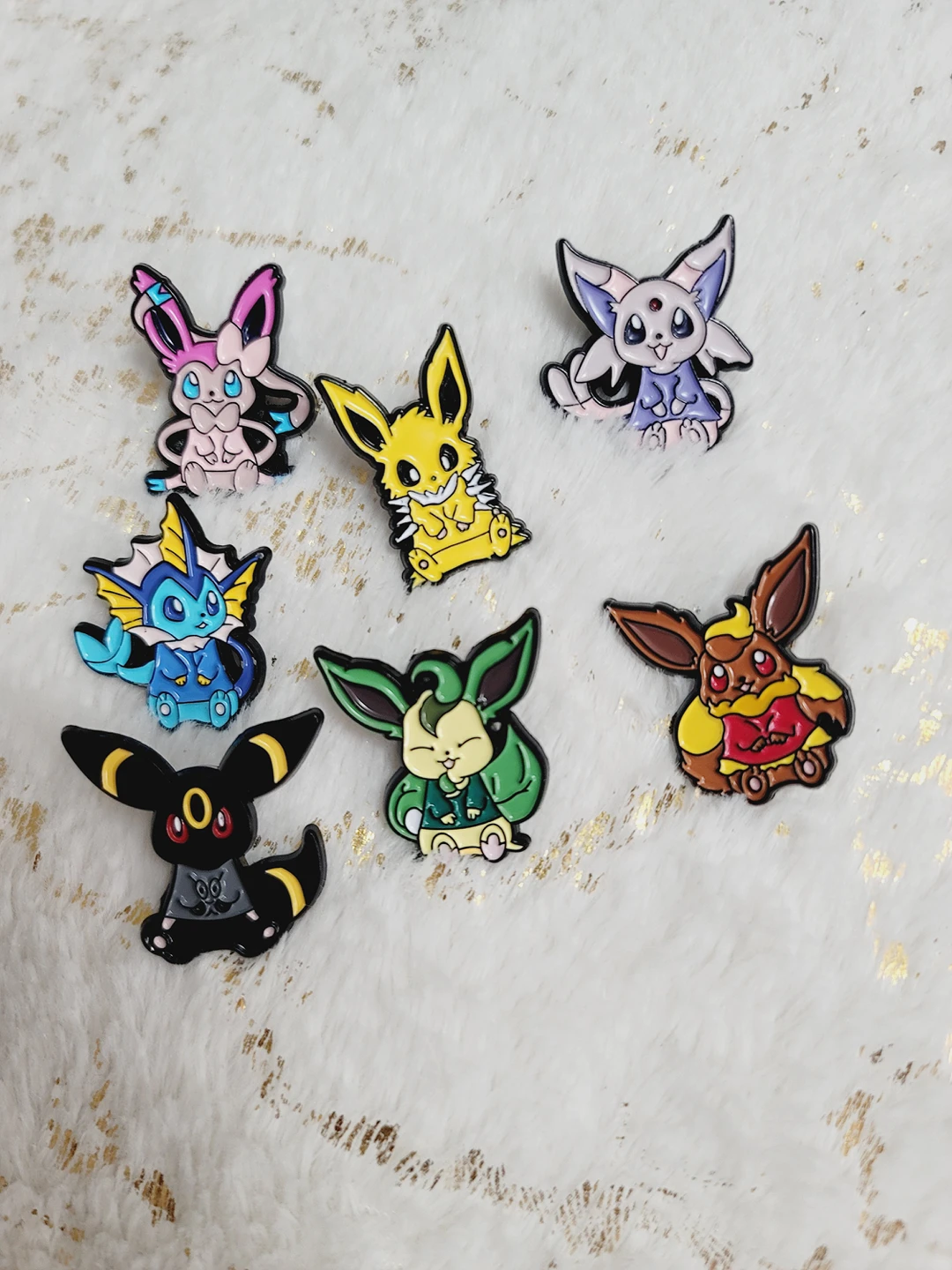 POKEMON 'vaporeon' LAPEL PIN image indicator(2)