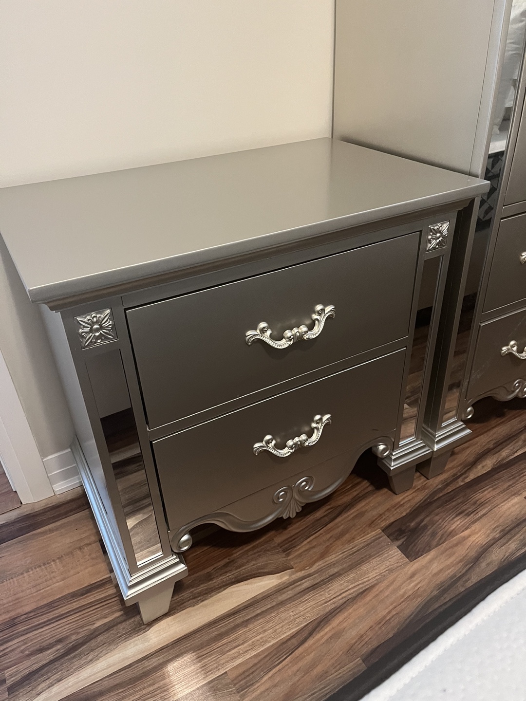 King size bedroom set image indicator(5)