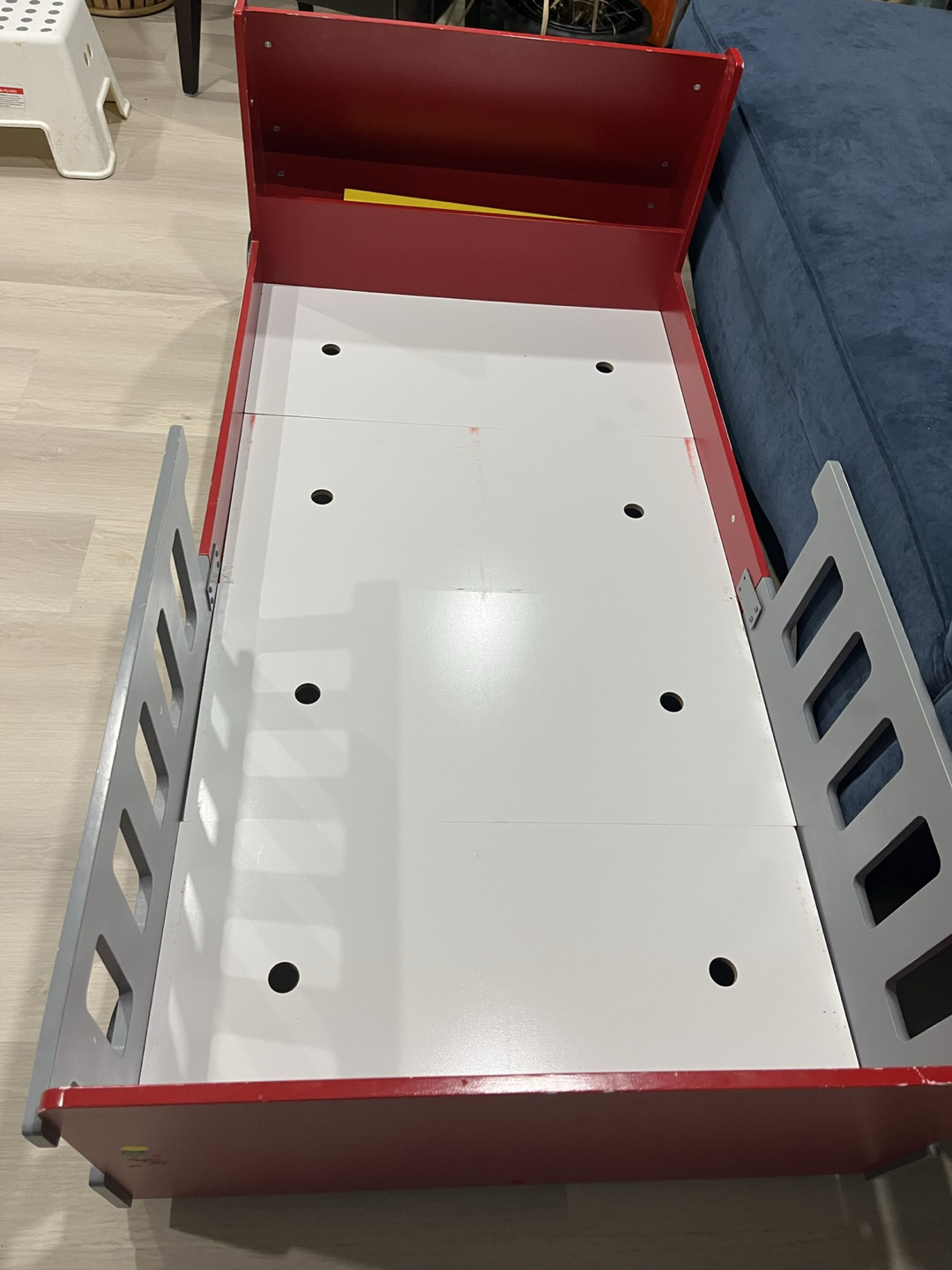 Firetruck toddler bed frame - photo 3