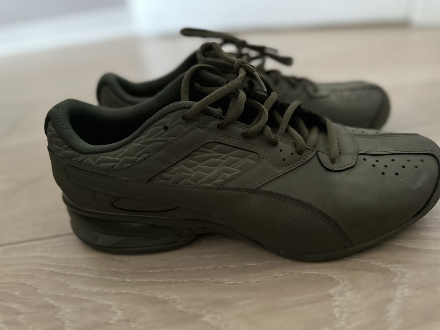 Puma shoes thumbnail