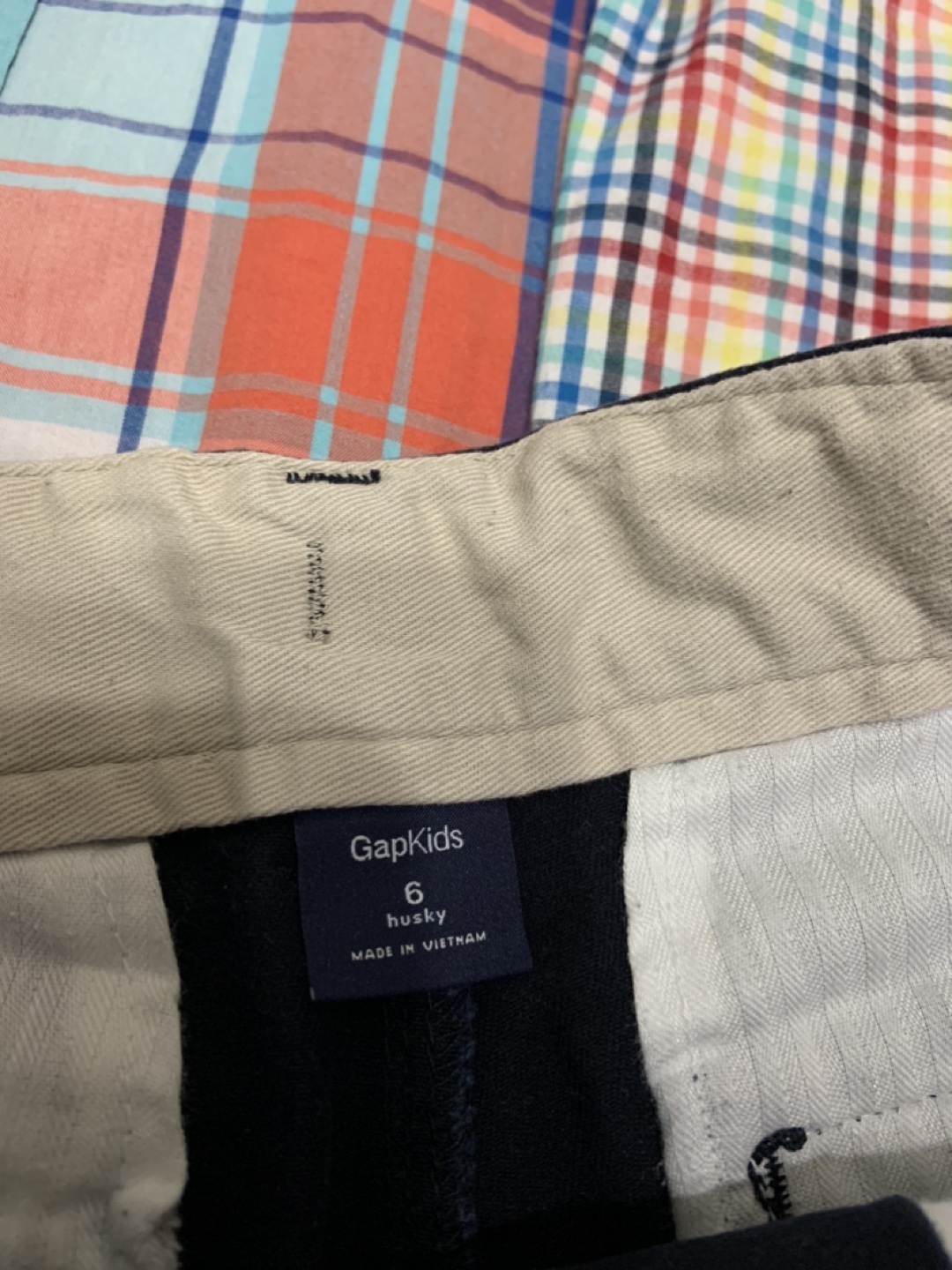 3 Gap and Old Navy Boy’s shirts + 1 short pants - all for $15 - photo 5
