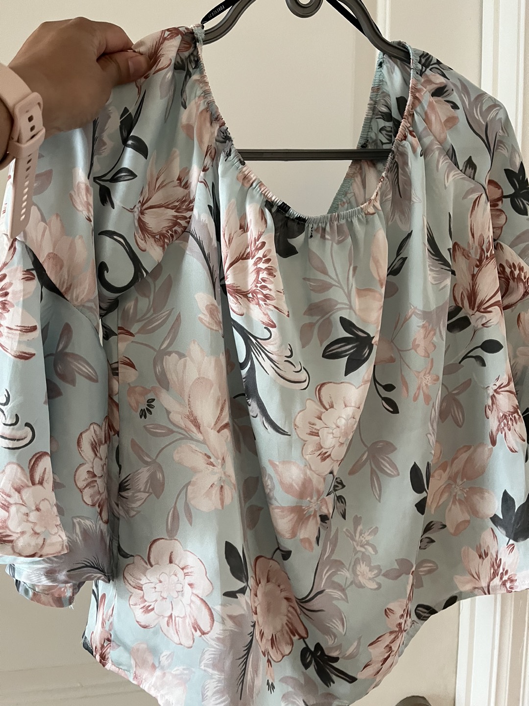 Floral off shoulder top size medium thumbnail