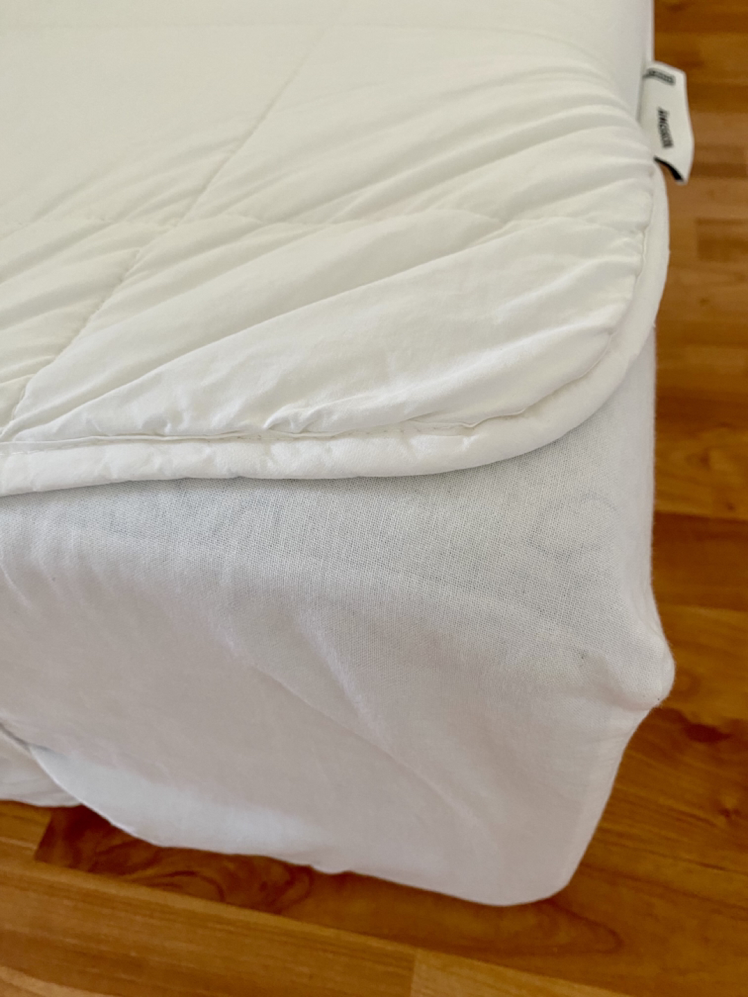 Zinus 10inch Queen foam Mattress (cover, protector all included) image indicator(6)