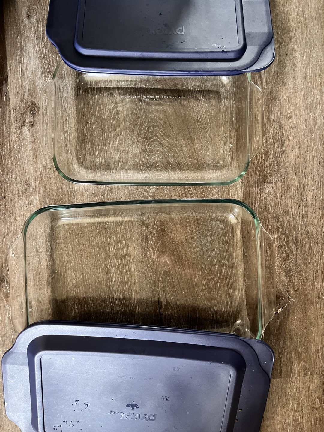 2 sized Pyrex glassware with rids